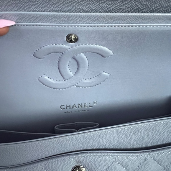 Chanel Medium Classic Flap - Picture 4 of 5